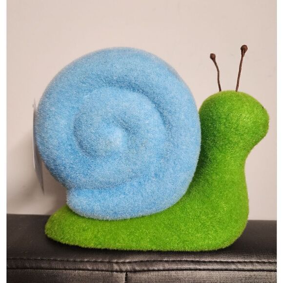 Nwt Easter Blue and Green Snail Tabletop Decoration, 8.4 in x 7.4 in - Picture 2 of 5